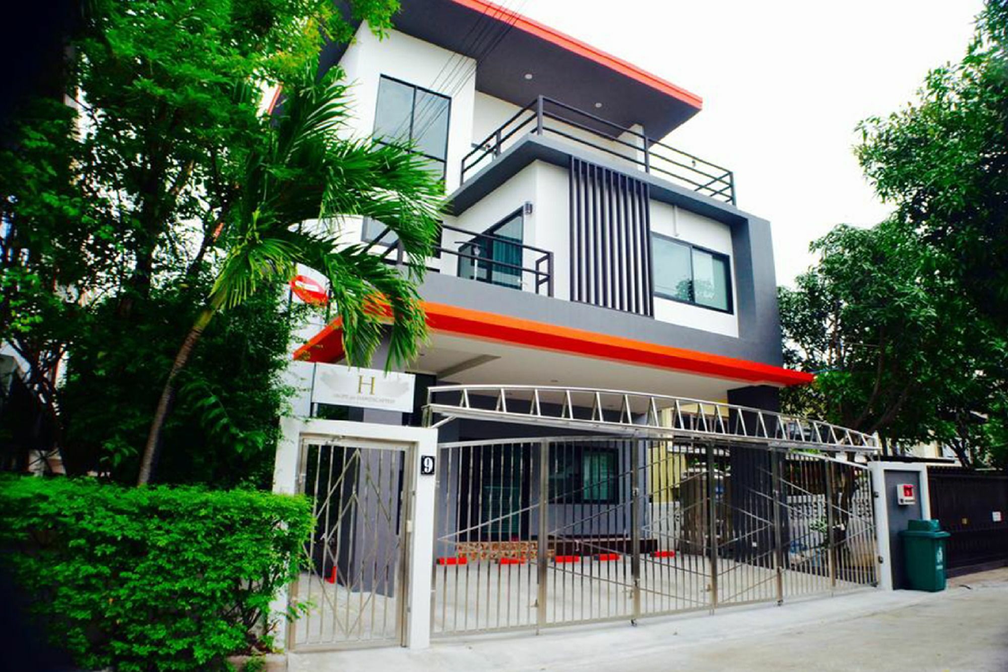 4 Bedroom House At Skytrain Bangkok Bagian luar foto